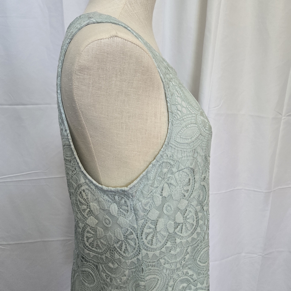 Lace Sleeveless Top - Picture 2 of 6